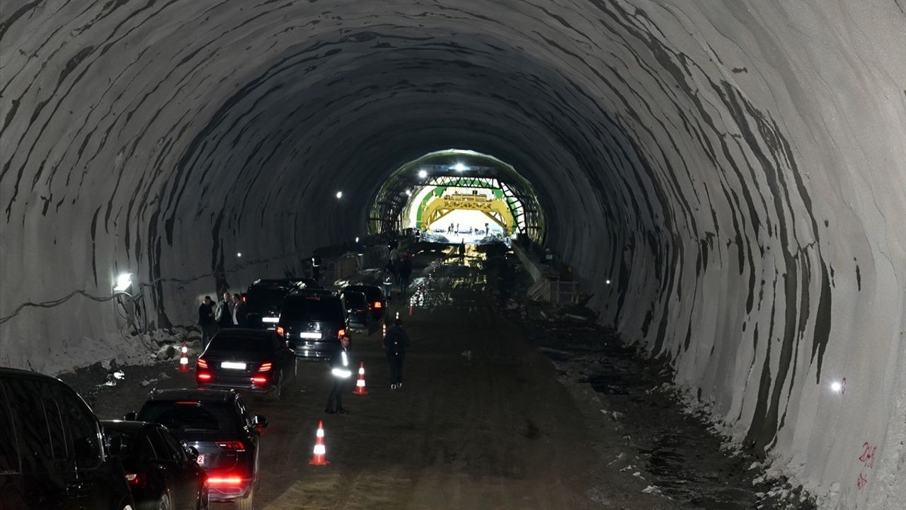 Çamlıhemşin Tüneli Açıldı: Ulaşımda 20 Dakika Tasarruf