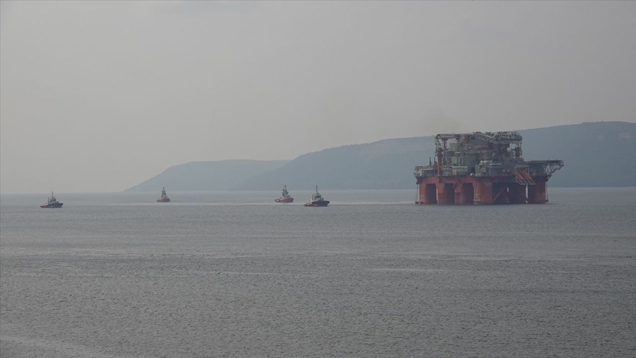 Çanakkale Boğazı, Petrol Platformu İçin Tek Yönlü Gemilere Kapatıldı