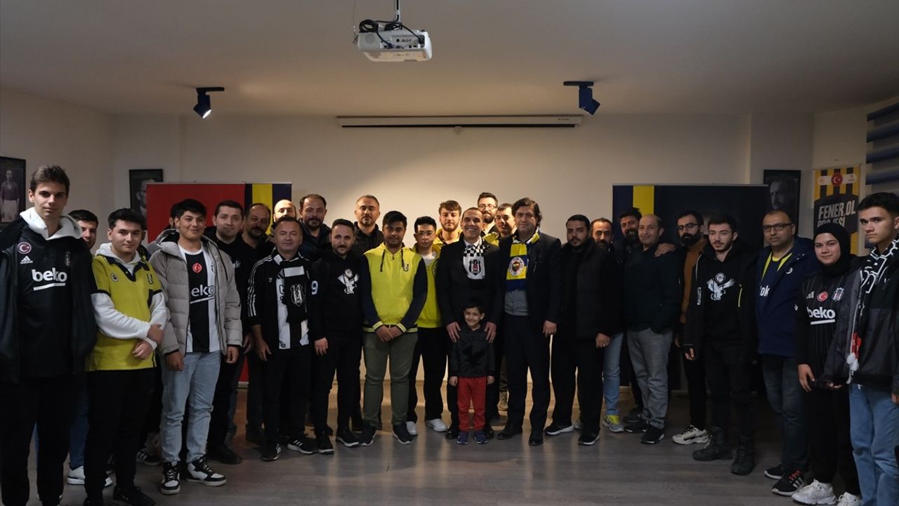 Çankırı'da Futbol Dostluğu: Fenerbahçe ve Beşiktaşlı Taraftarlar Bir Araya Geldi