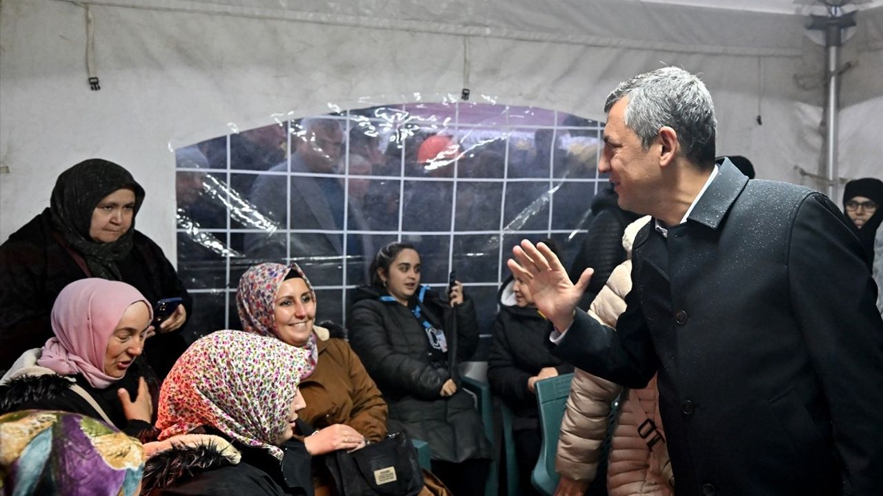 CHP Genel Başkanı Özgür Özel, Çayırhan Termik Santrali'ndeki Madencileri Ziyaret Etti