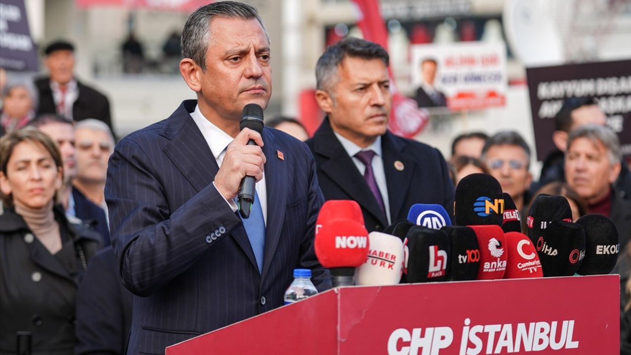 CHP Genel Başkanı Özgür Özel, Esenyurt'ta Demokrasi Nöbetine Devam Edecek