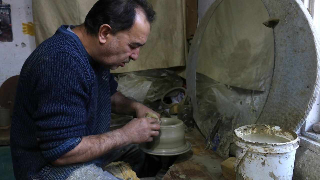 Çömlek Ustası Luan Çukani, Ailesinin Geleneğini Yaşatıyor