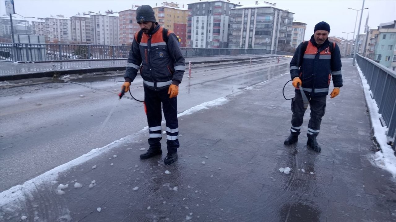 Çorum'da Kar Yağışı Etkili Oluyor