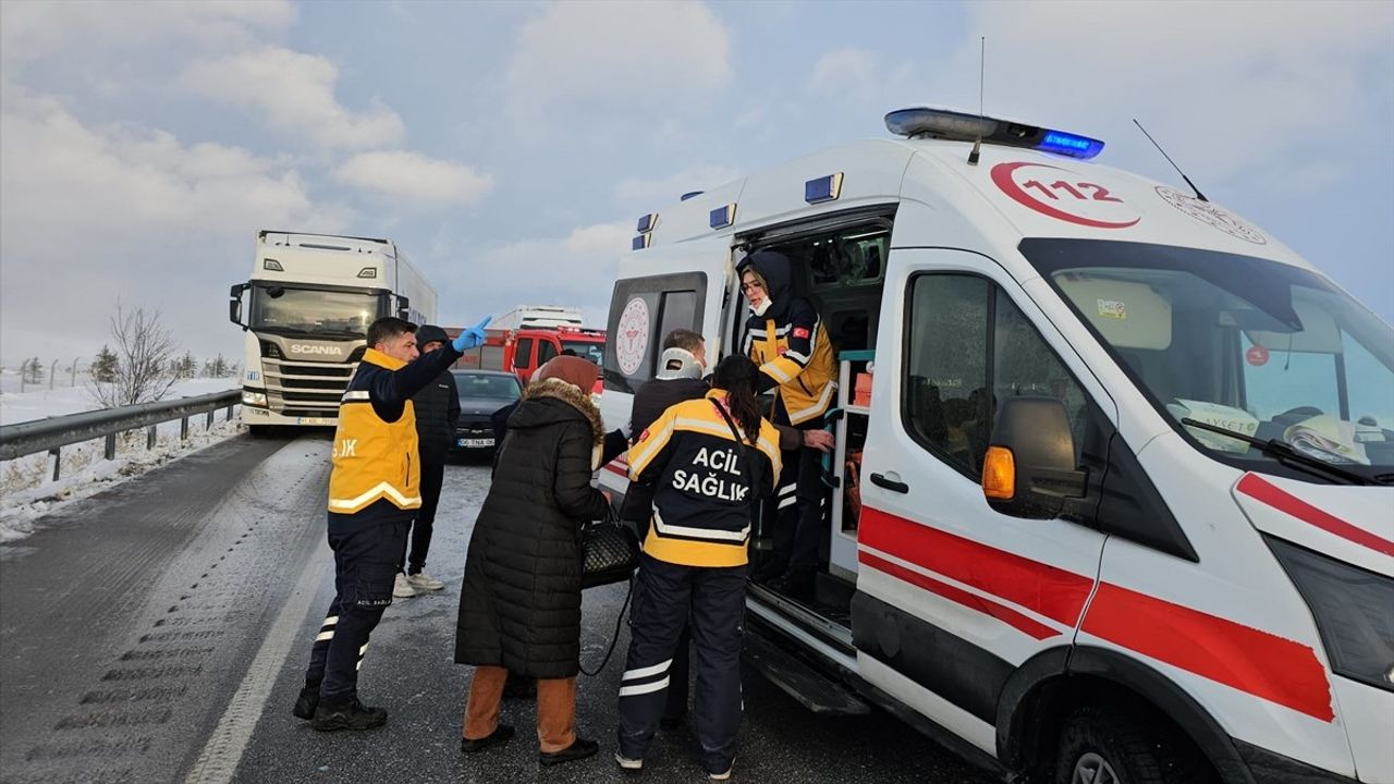 Çorum'da Zincirleme Trafik Kazası: 10 Yaralı