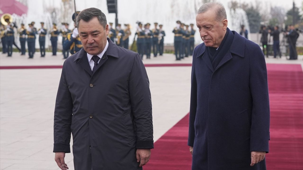 Cumhurbaşkanı Erdoğan Kırgızistan'da Resmi Törenle Karşılandı