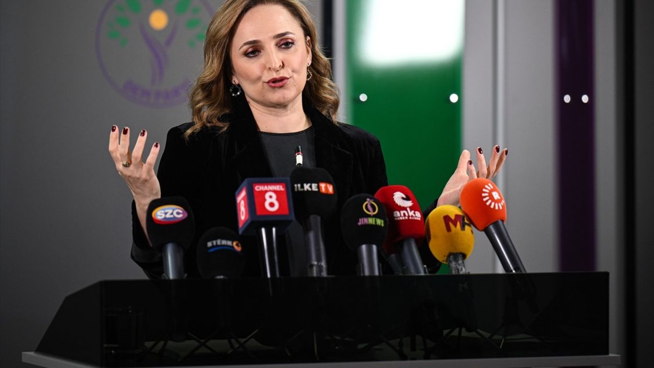 DEM Parti Sözcüsü Ayşegül Doğan'dan Kayyum Uygulamalarına Sert Tepki