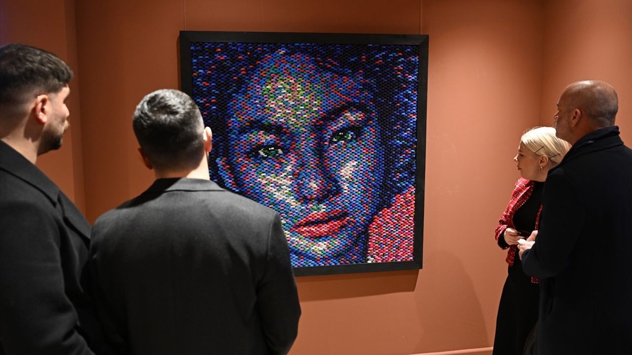 Deniz Sağdıç'ın '0 Zero Point' Sergisi Açıldı: Atıklar Sanata Dönüşüyor