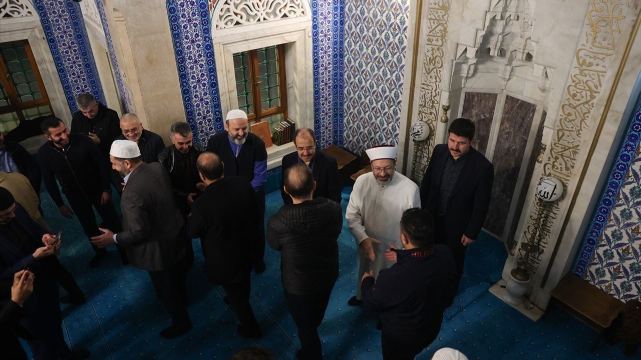 Diyanet İşleri Başkanı Erbaş Bakü Şehitlik Camisi'nde Namaz Kıldırdı