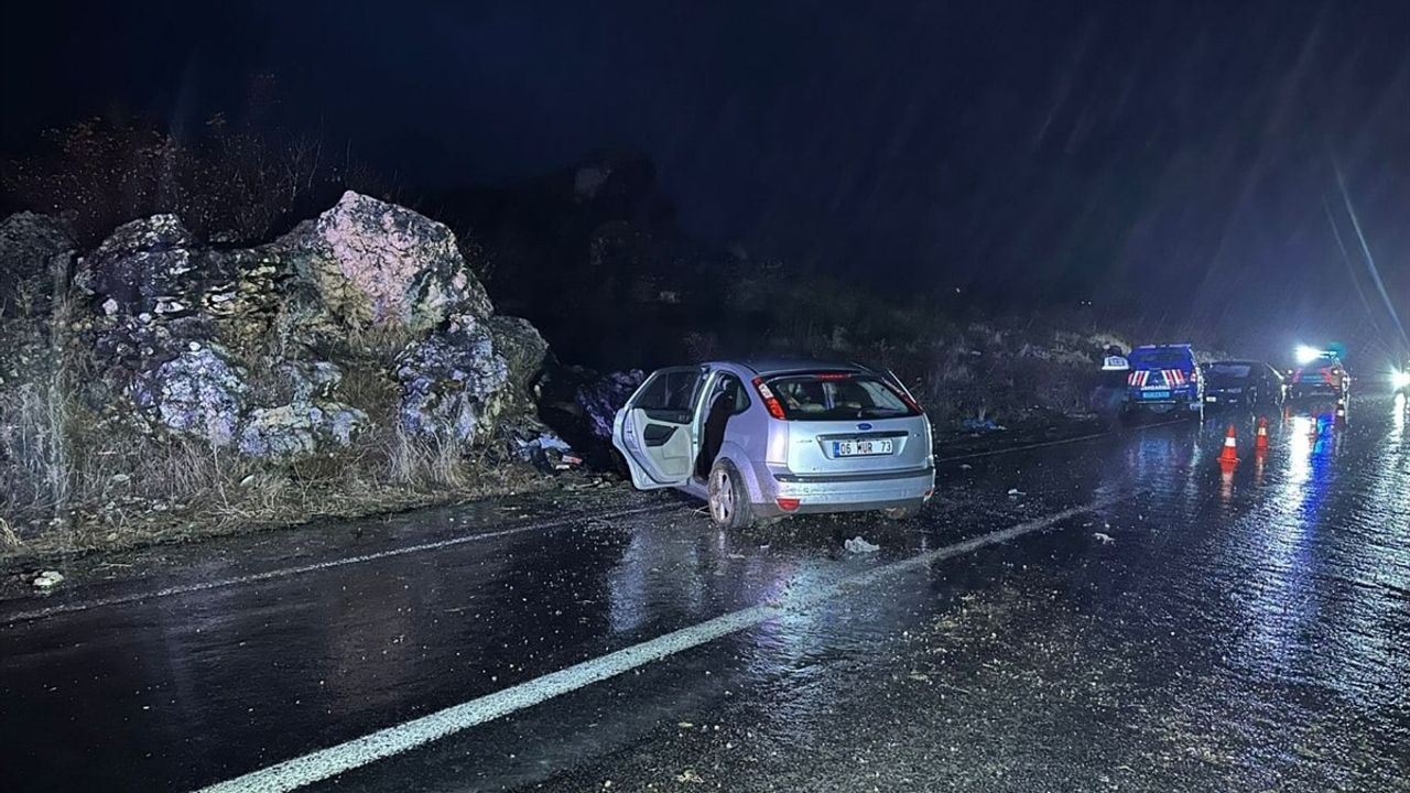 Diyarbakır'da Otomobil Kazası: 3 Ölü, 2 Yaralı