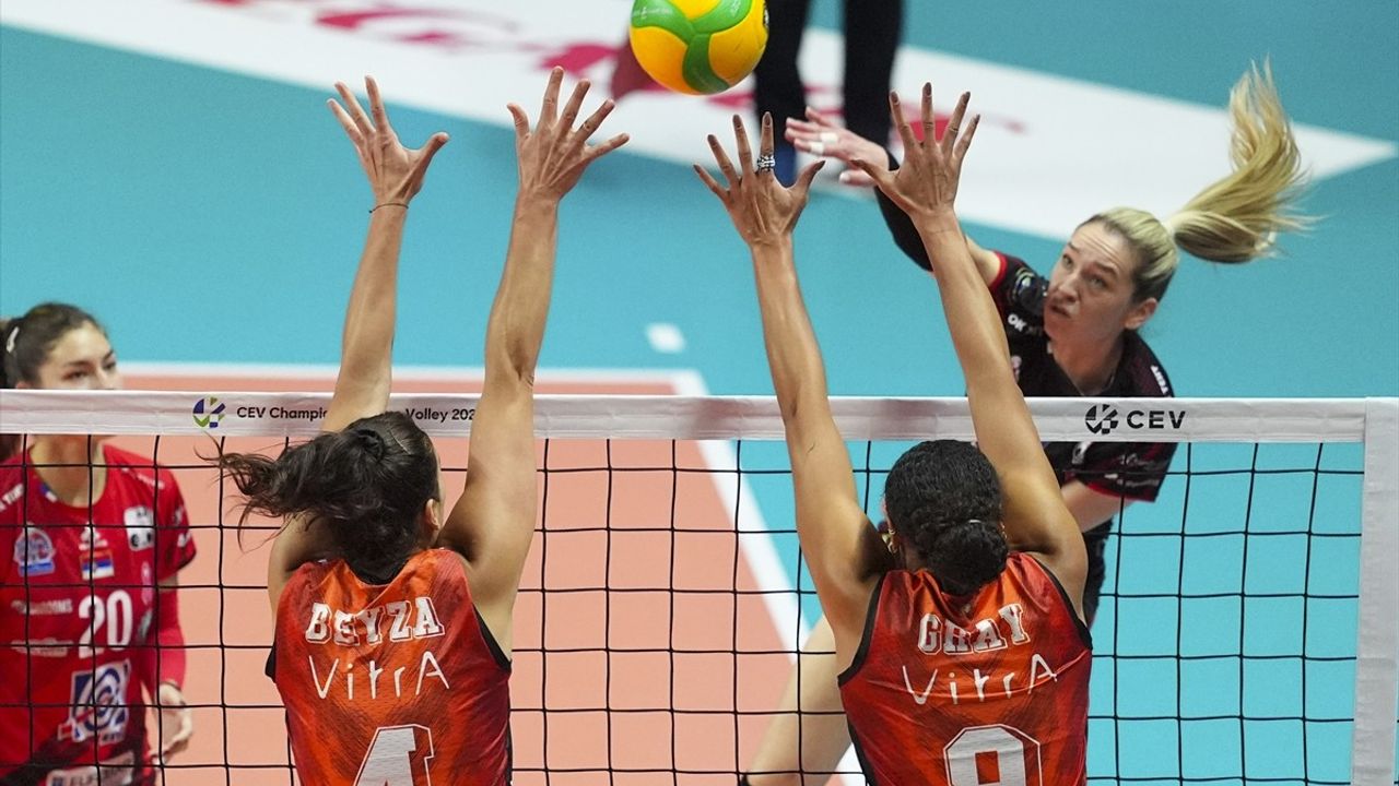 Eczacıbaşı Dynavit, CEV Şampiyonlar Ligi'nde Tent Obrenovac'ı Geçti