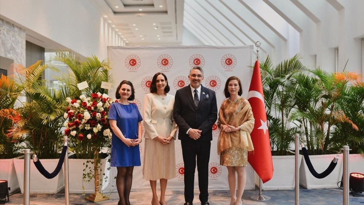 Ekvador'da Türkiye'nin Guayaquil Fahri Başkonsolosluğu Açıldı