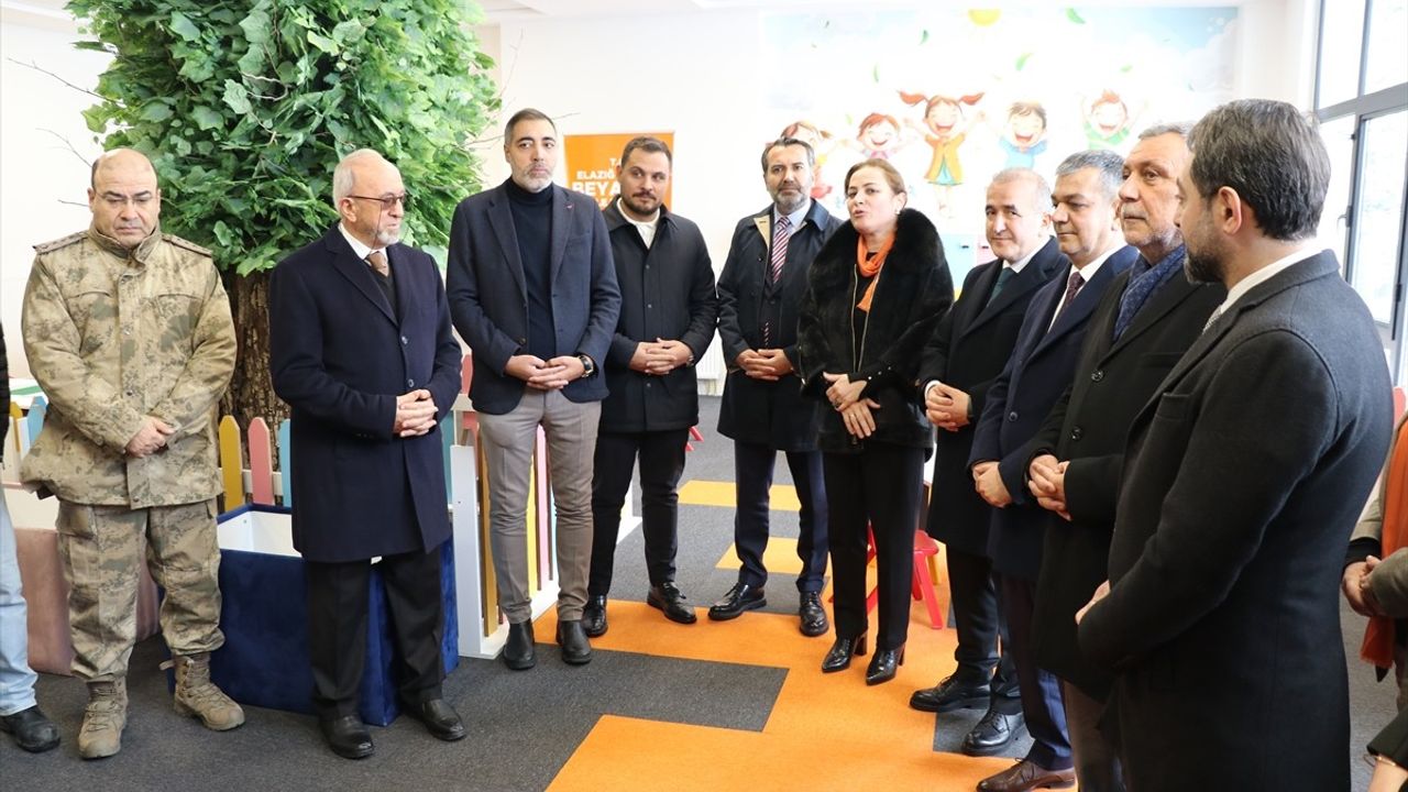 Elazığ'da Aile İçin Beyaz Ev Aile Merkezi Açıldı