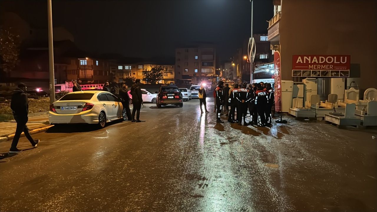 Elazığ'da Bıçaklı Kavga: 2 Yaralı