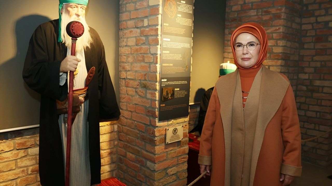Emine Erdoğan, Budapeşte'de Gül Baba Kitabının Tanıtımında Önemli Vurgu Yaptı