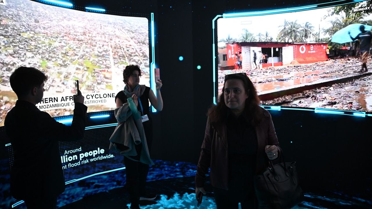 Emine Erdoğan, COP29'da Genç İklim Gönüllüleriyle Buluştu: "Karanlık Gelecek Mirası Bırakamayız"