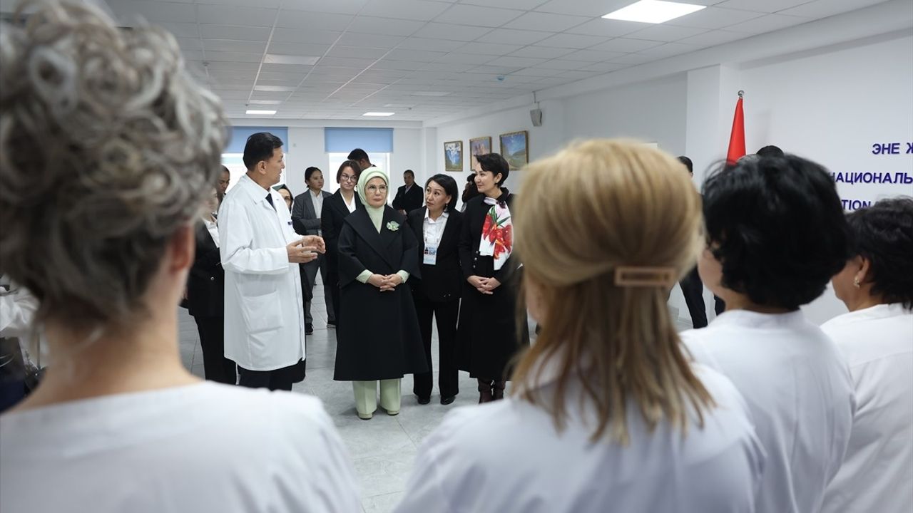 Emine Erdoğan ve Aygül Caparova'dan Kırgızistan'da Önemli Ziyaret
