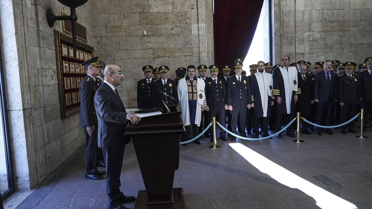 Emniyet Genel Müdürü Demirtaş, Anıtkabir'i Ziyaret Etti