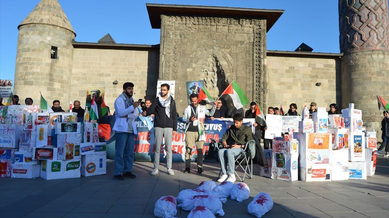 Erzurum'da Hekimlerden Gazze İçin Sessiz Protesto Yürüyüşü