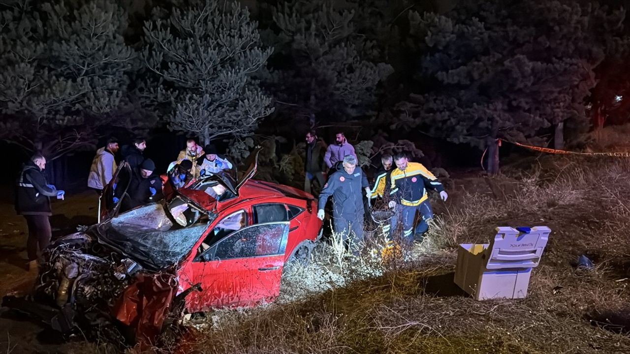 Erzurum'da Takla Atan Otomobil Kazasında 1 Kişi Hayatını Kaybetti, 3 Kişi Yaralandı