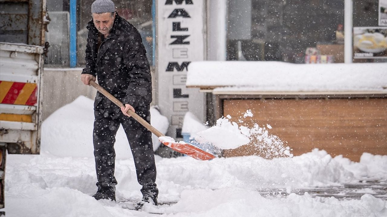 Erzurum, Tunceli ve Erzincan Yoğun Kar Yağışıyla Beyaza Büründü
