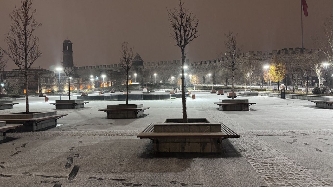 Erzurum ve Tunceli’de Kar Yağışı Hayatı Olumsuz Etkiliyor