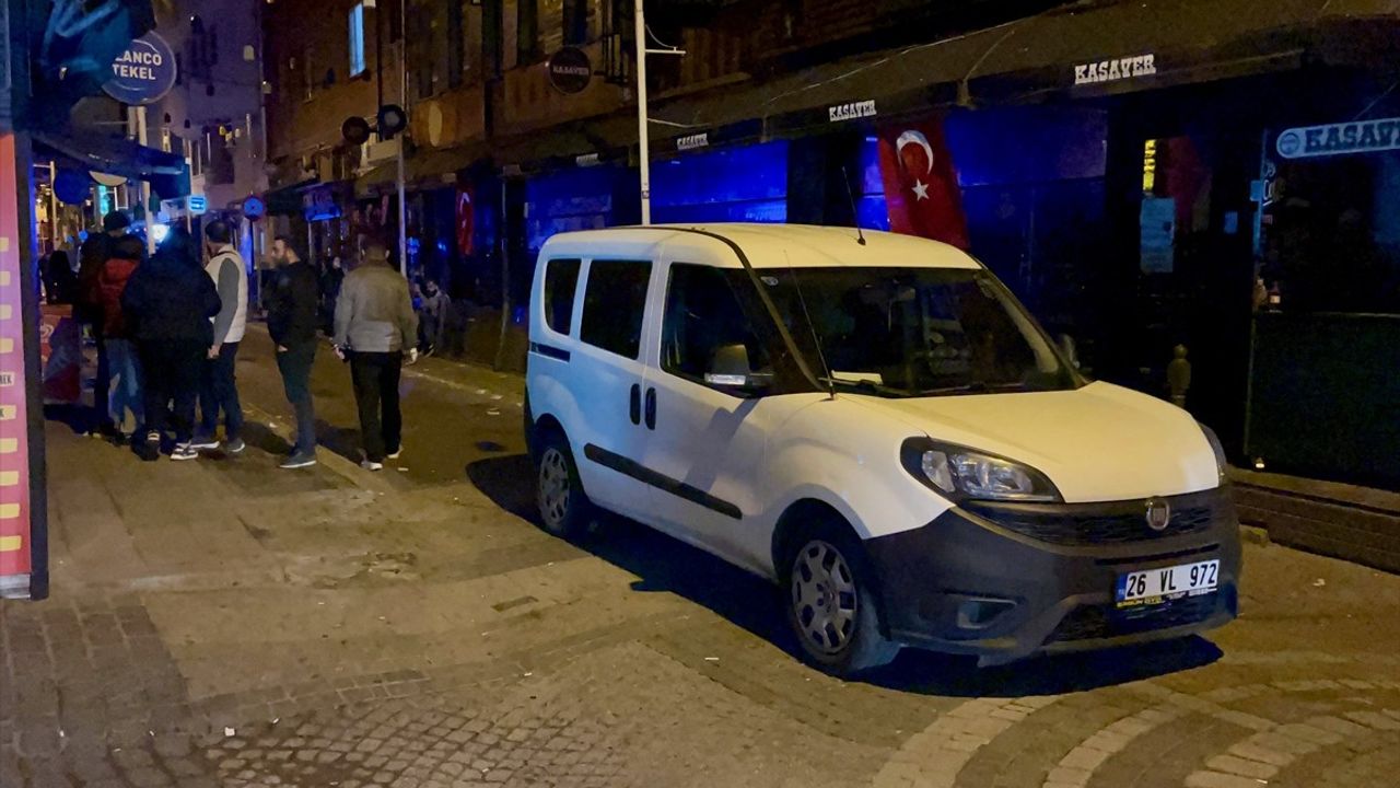 Eskişehir'de Kar Maskeli Şüpheli İki Kişiyi Silahla Yaraladı