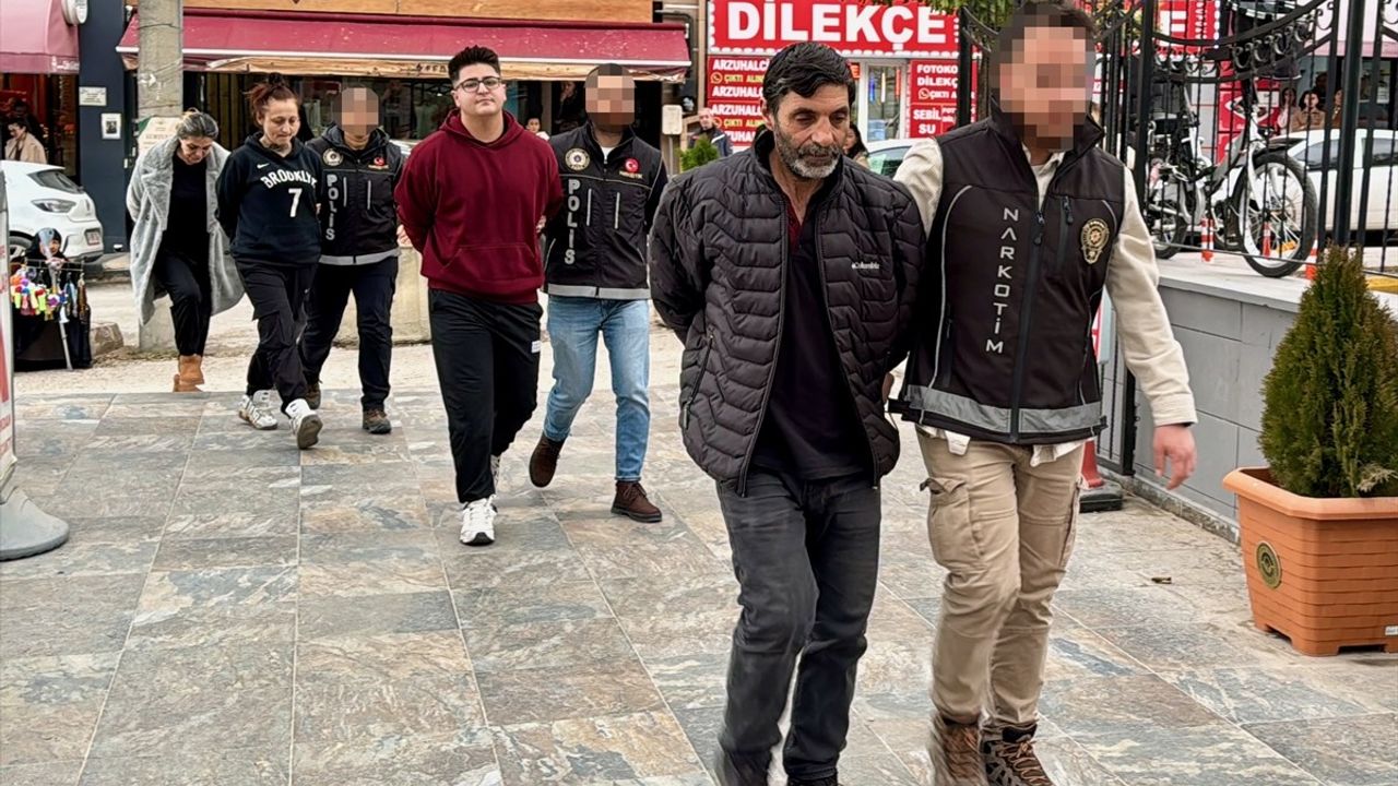 Eskişehir'deUyuşturucu Operasyonu: 9 Şüpheli Gözaltında
