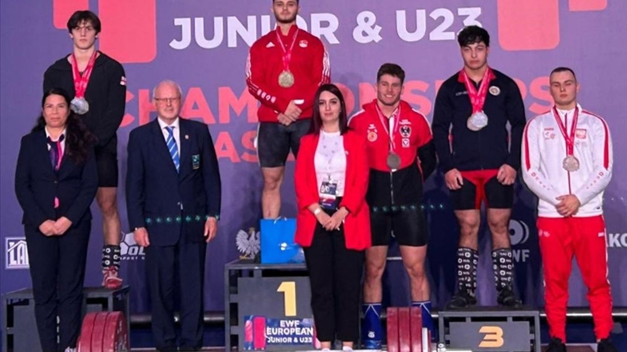 Genç Halterci Kerem Kurnaz Avrupa Şampiyonu