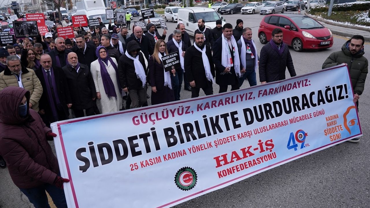 HAK-İŞ Kadına Yönelik Şiddeti Protesto Etti