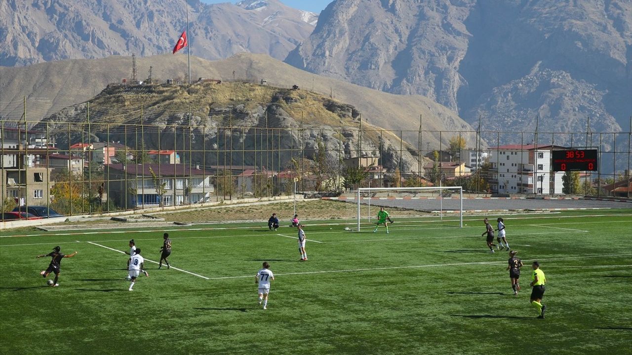 Hakkarigücü, Trabzonspor'u 3-0 Yenerek Öne Geçti