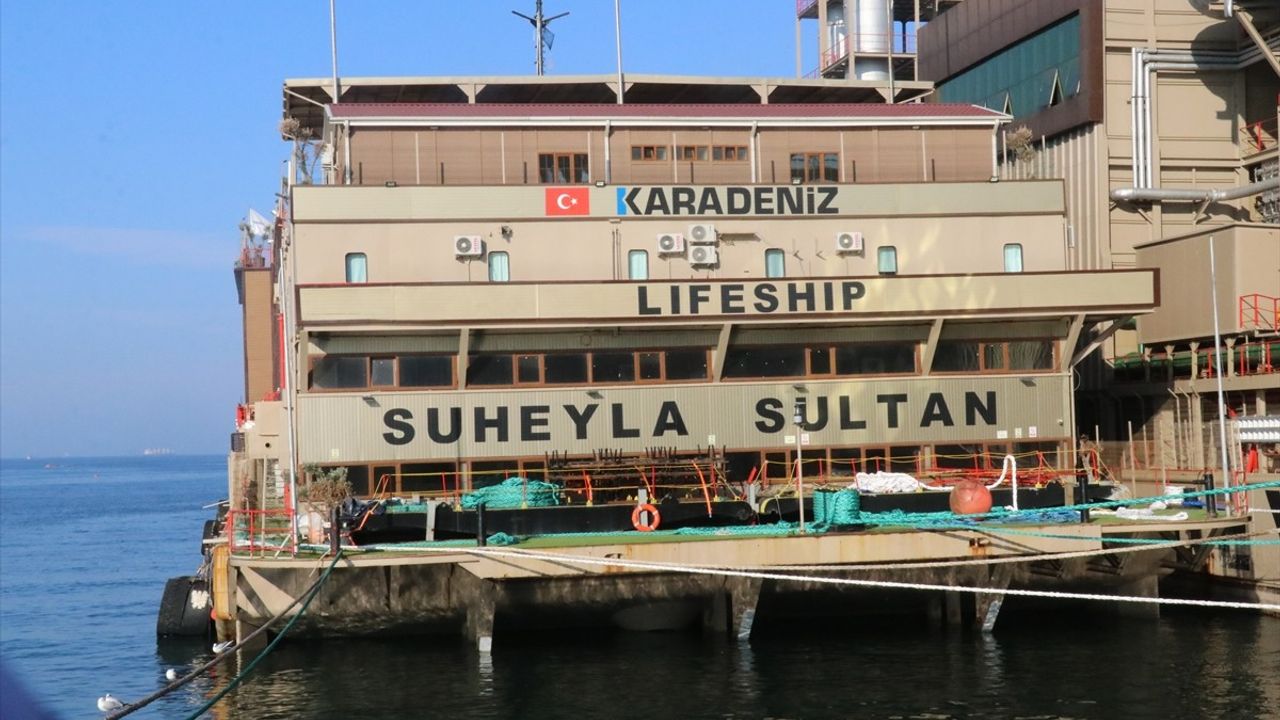 Hatay'daki depremzedelere barınma sağlanan Süheyla Sultan Gemisi Yalova'da bakıma alındı