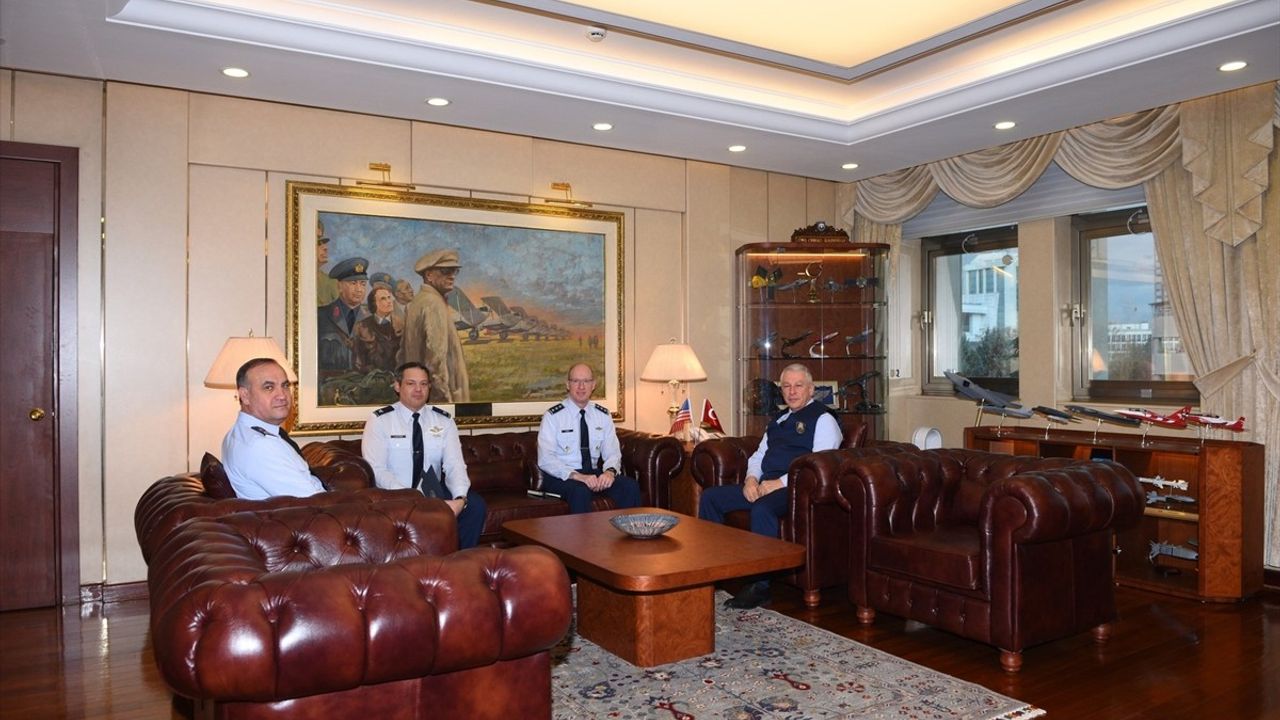 Hava Kuvvetleri Komutanı Kadıoğlu, ABD'li Korgeneral Hinds'i Kabul Etti