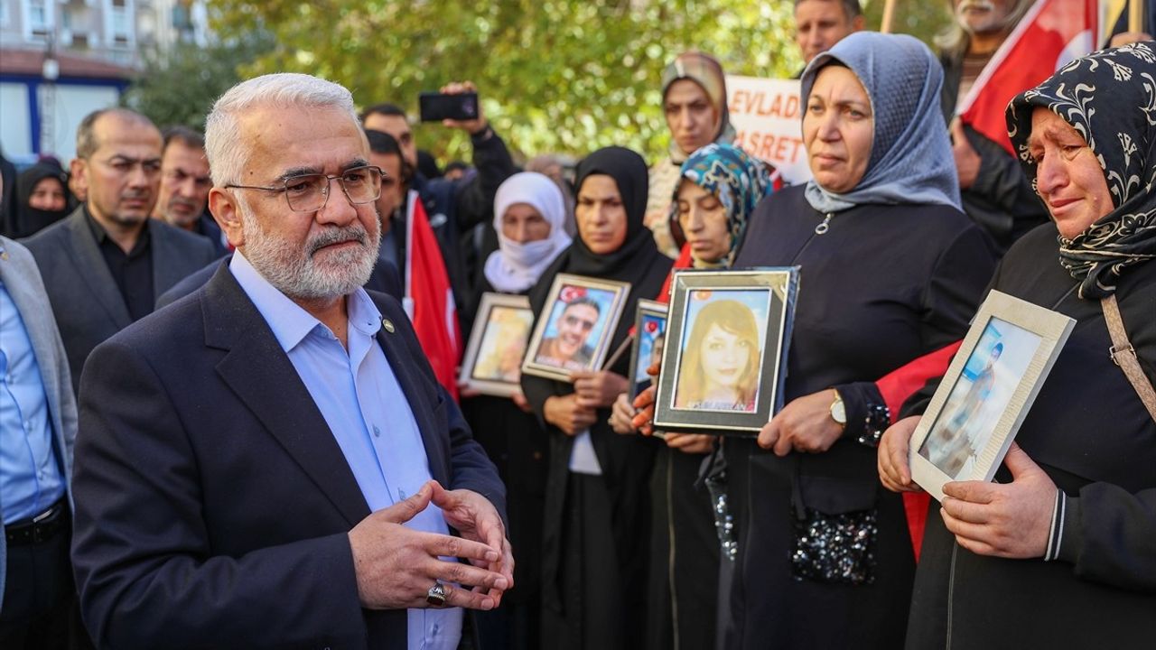 HÜDA PAR Genel Başkanı Yapıcıoğlu, Diyarbakır Annelerini Ziyaret Etti