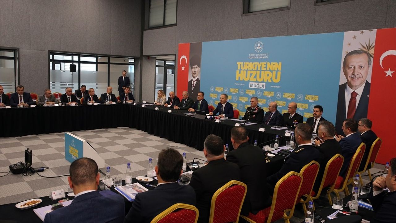 İçişleri Bakanı Yerlikaya Muğla'da Güvenlik Toplantısı Düzenledi