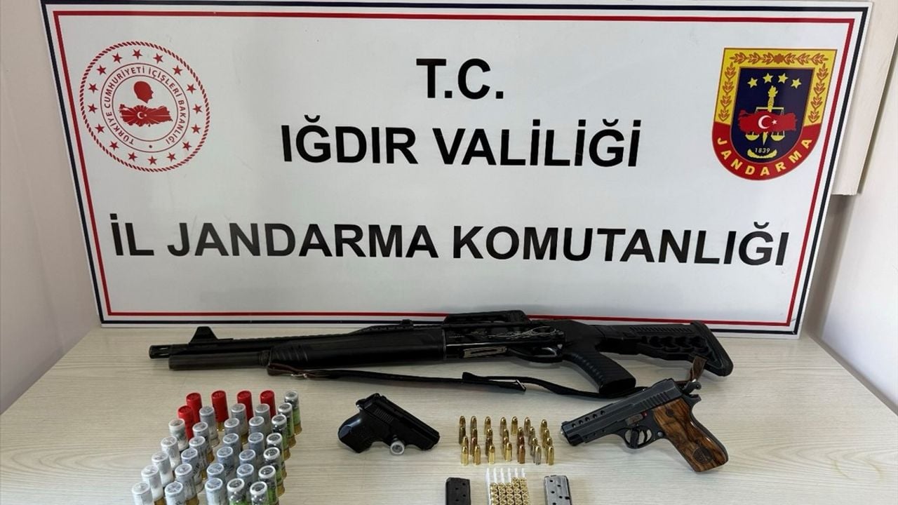 Iğdır'da Silah ve Akaryakıt Kaçakçılığına Operasyon: 3 Gözaltı