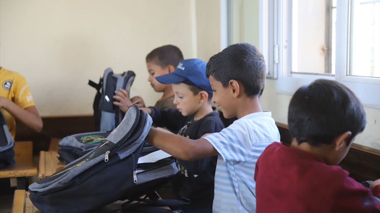 İHH, Suriye'deki 14 Bin Öğrenciye Kırtasiye Desteği Sağladı