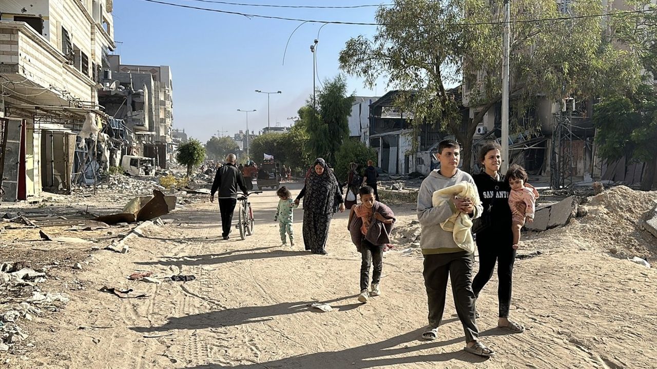 İsrail Ordusu, Gazze'nin Beyt Hanun Bölgesinde Yüzlerce Filistinliyi Zorla Göç Ettirdi