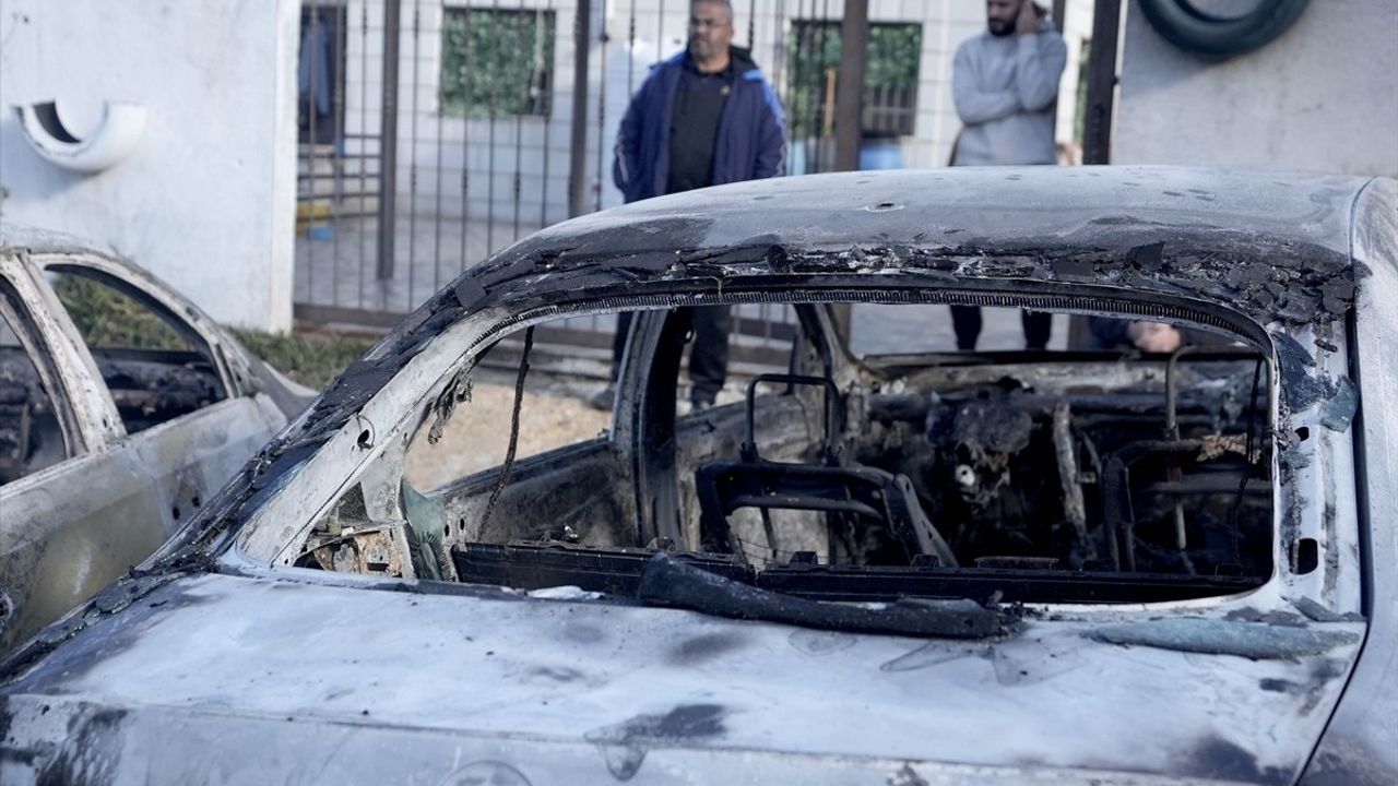 İsraillilerin Batı Şeria'da Filistinlilere Ait Araçları Kundaklama Olayı