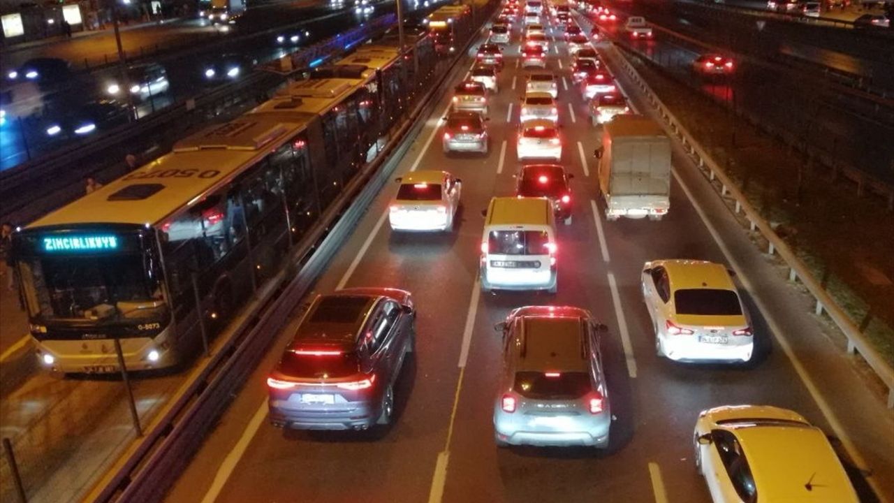 İstanbul'da Ara Tatil Trafiği: Yoğunluk Zirveye Ulaştı