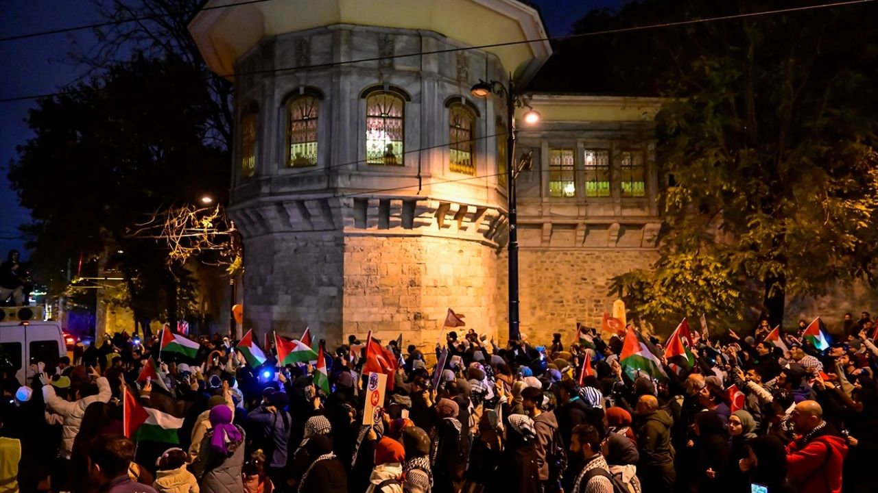 İstanbul'da Gazze'deki Katliamlar Protesto Edildi