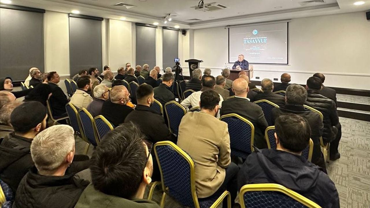 İstanbul'da 'Kur'an ve Sünnet Zaviyesinden Tasavvuf' Konferansı Gerçekleştirildi