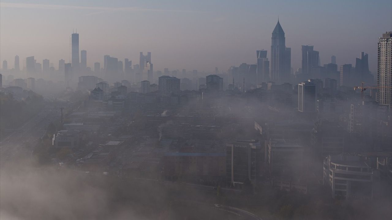 İstanbul'da Sabah Sisle Uyanıldı