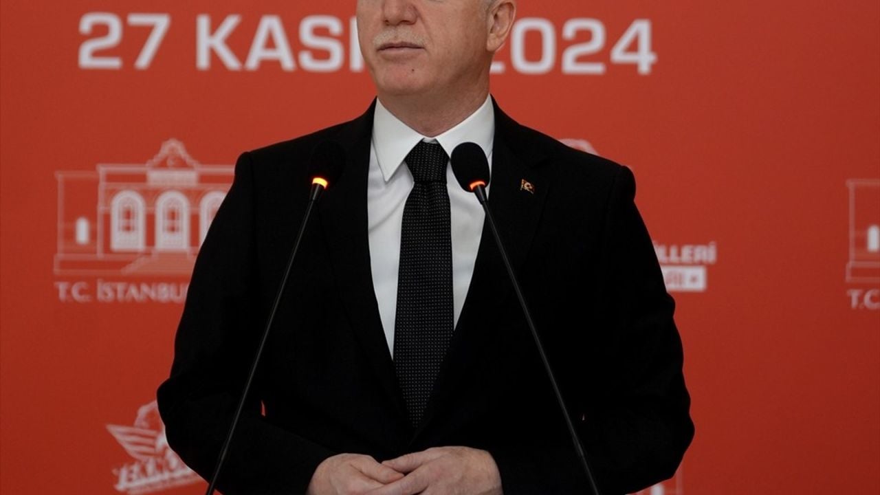 İstanbul Valisi Gül, TEKNOFEST 2024'te Dereceye Giren Öğrencilere Hediyeler Verdi