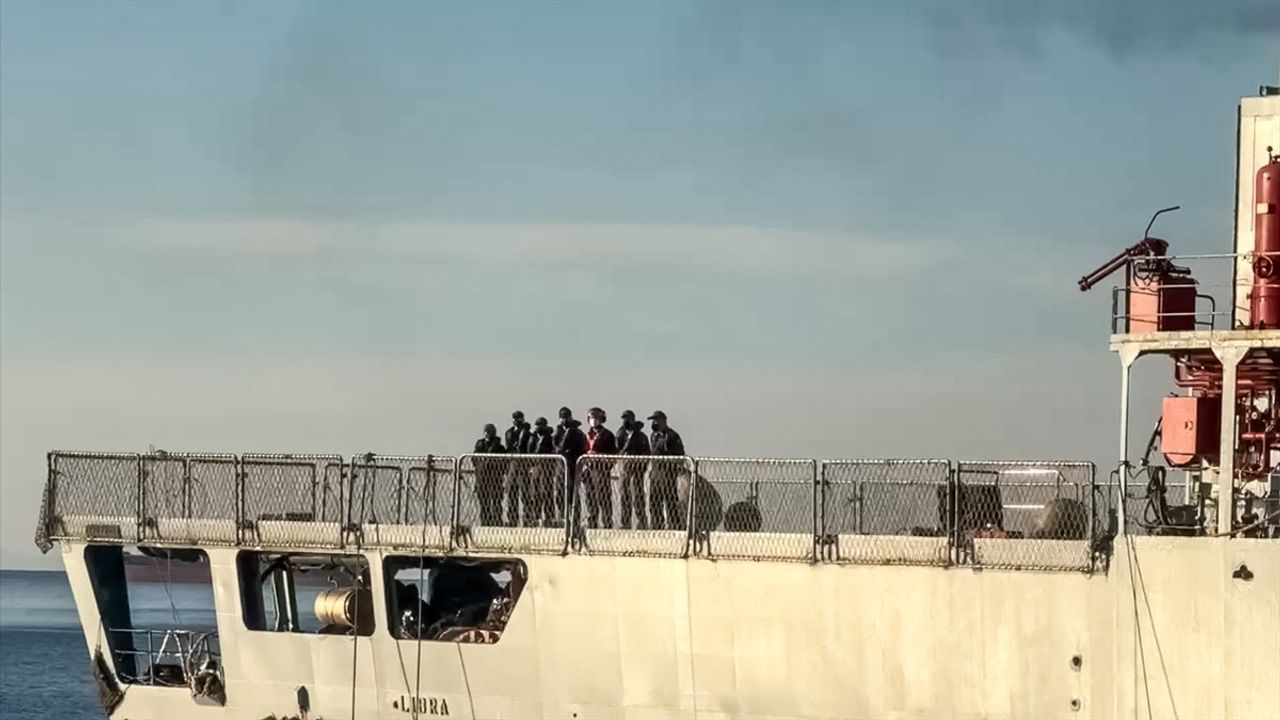 İtalya'nın Arnavutluk'taki Göçmen Merkezi: İkinci Gemi Ulaştı