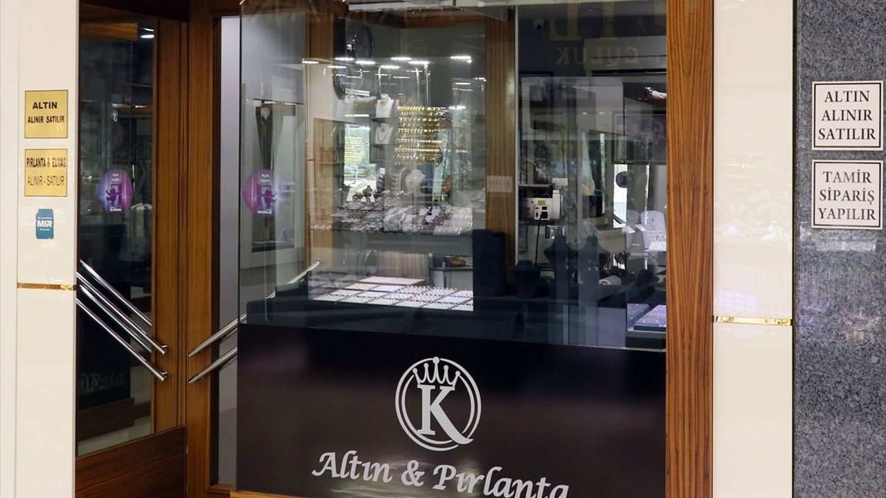 İzmir'de Kuyumcu Skandalı: Altınları Toplayıp Kaybolan İ.K. İçin Soruşturma Başlatıldı