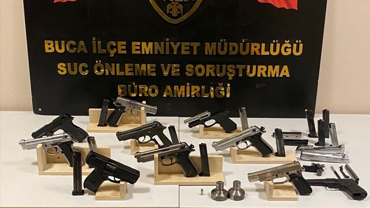 İzmir'de Uyuşturucu ve Silah Ticareti Operasyonunda 3 Zanlı Tutuklandı