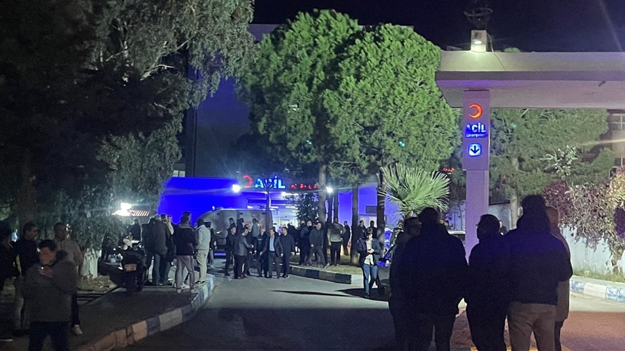 İzmir Seferihisar'da Polis Ekibine Silahlı Saldırı: Üç Yaralı, Bir Zanlı Yakalandı