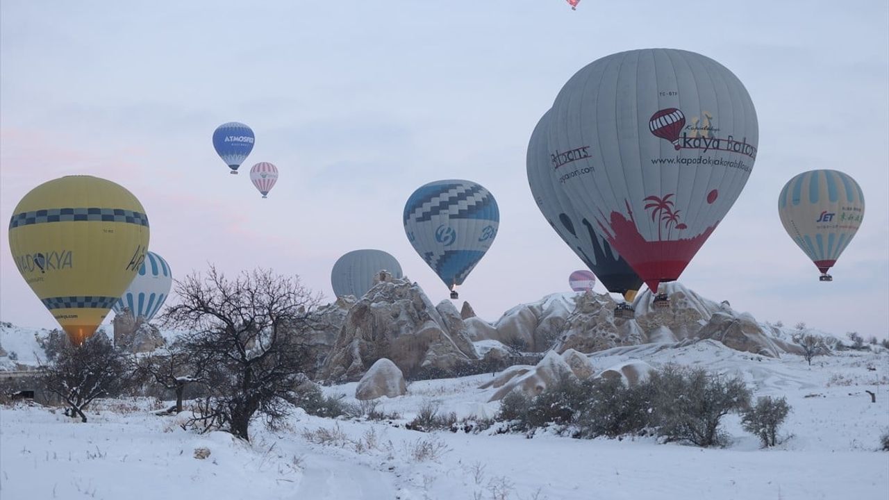 Kapadokya'da Sıcak Hava Balonları Yeniden Uçuşa Geçti