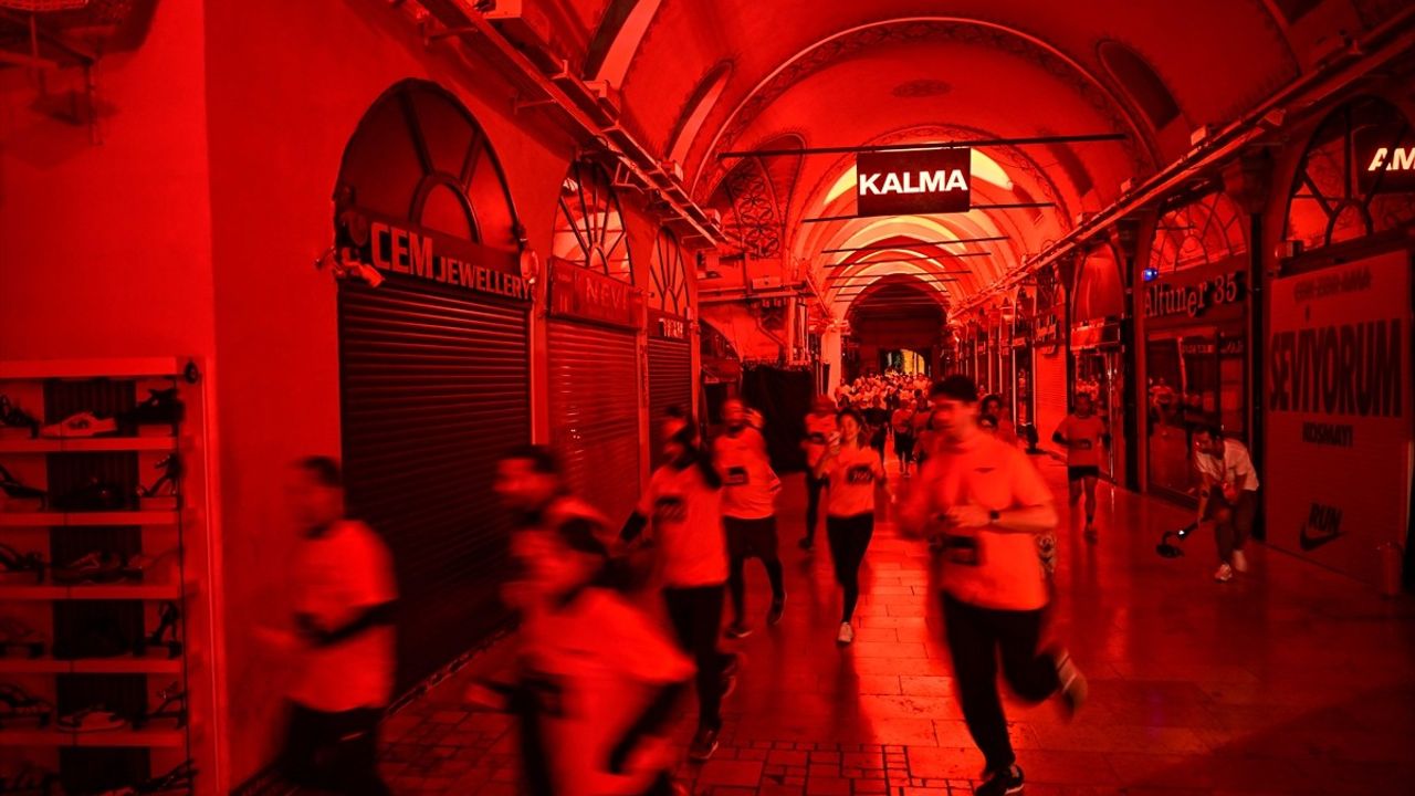 Kapalı Çarşı'da Labirent Yarışı Düzenlendi