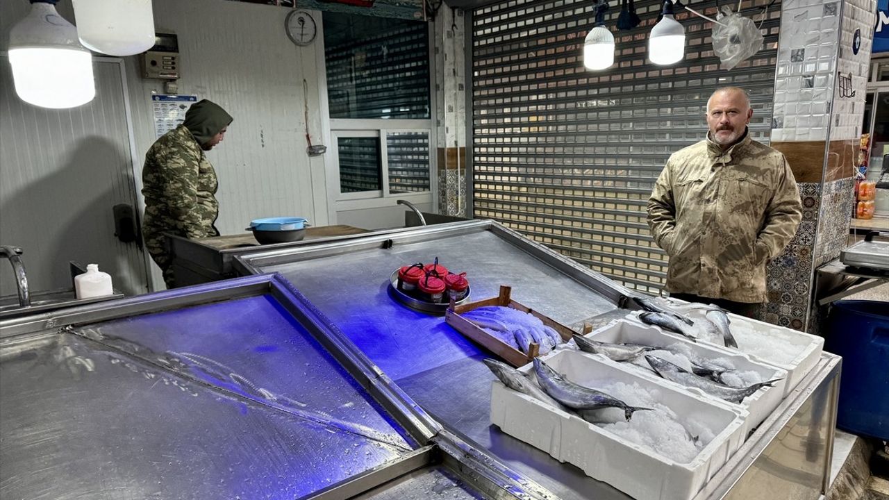 Karadeniz'de Kötü Hava Koşulları Balık Avcılığını Etkiliyor